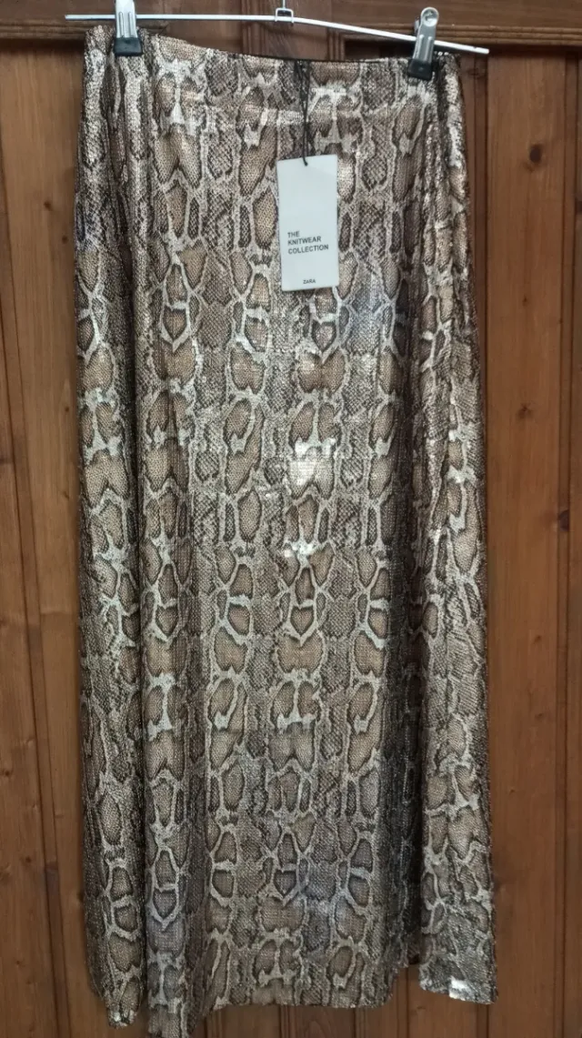 Falda Zara efecto piel serpiente dorada