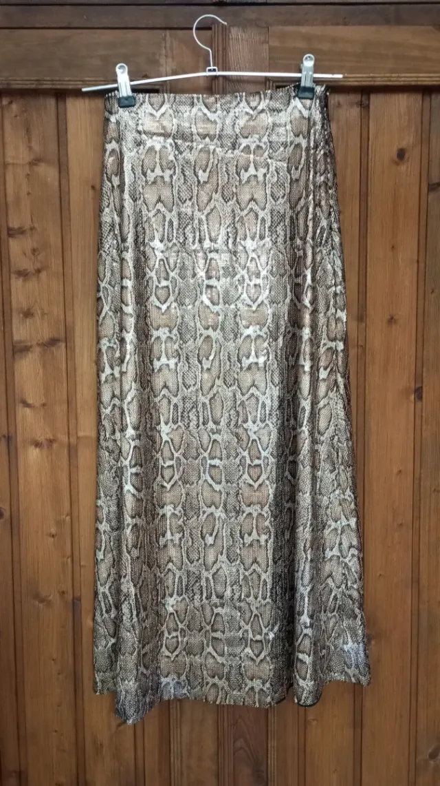 Falda Zara efecto piel serpiente dorada