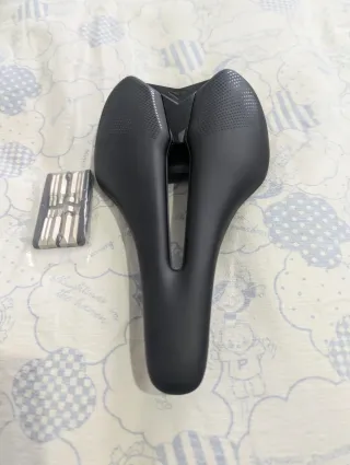 Sillín Merida Expert SL + Multitool