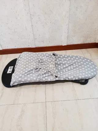 Hamaca BabyBjörn gris estrellas