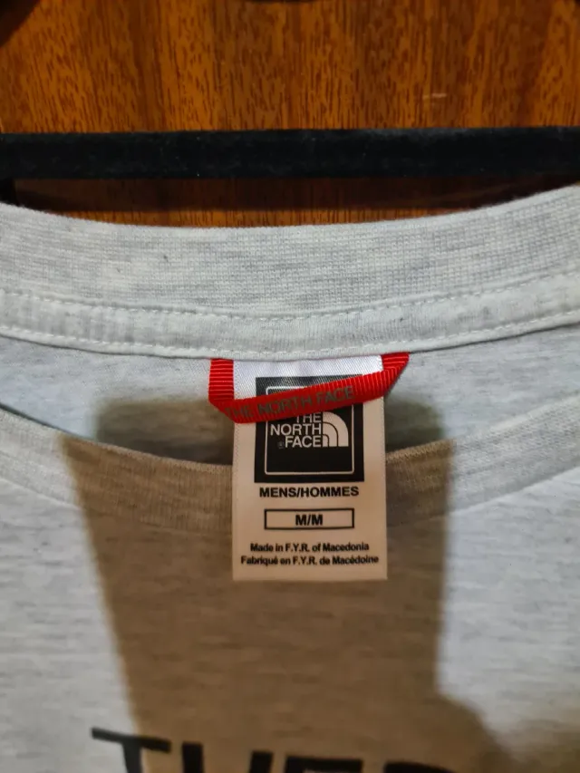 Camiseta The North Face Gris