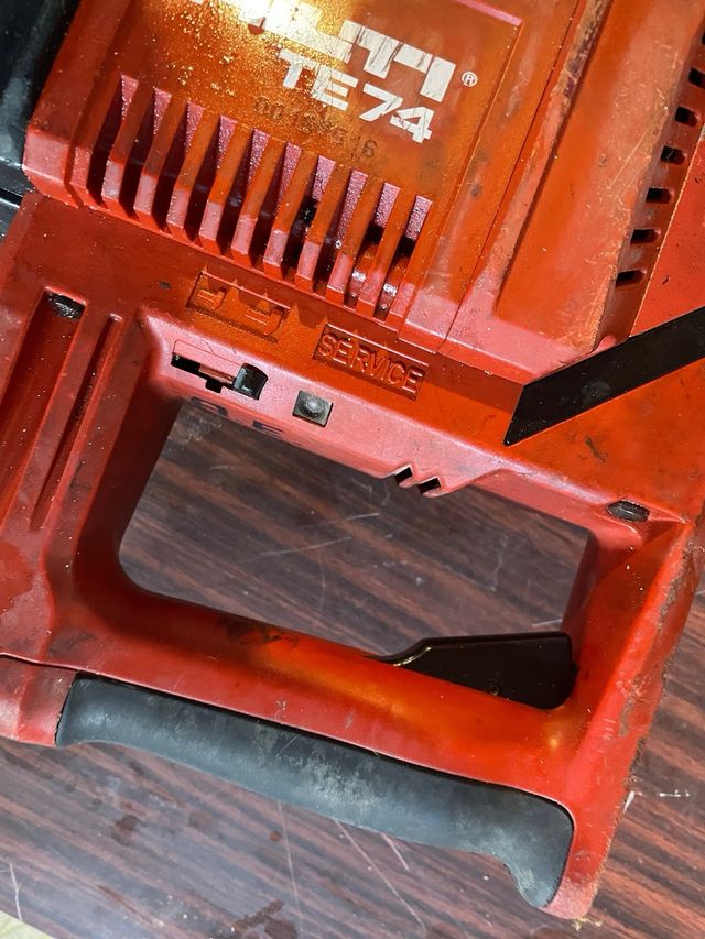 Martillo Hilti TE74 con broca
