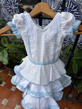 Traje de flamenca blanco y azul