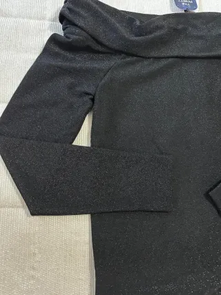 Top Negro Brillante Hombros Descubiertos