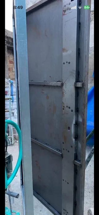 Puerta antiokupa madera y metal