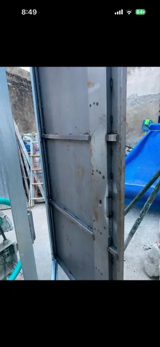 Puerta antiokupa madera y metal