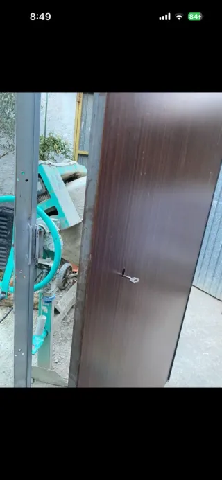 Puerta antiokupa madera y metal