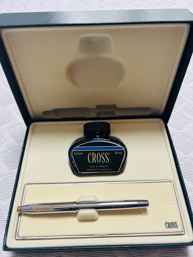 Pluma estilográfica Cross plateada y dorada