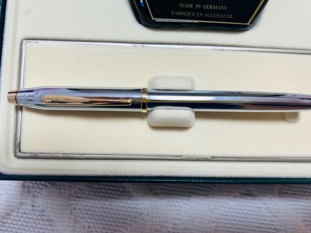 Pluma estilográfica Cross plateada y dorada