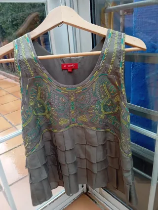 Blusa K. Darchy bordada talla M