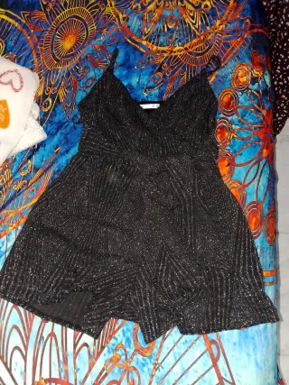 Vestido corto plateado y negro