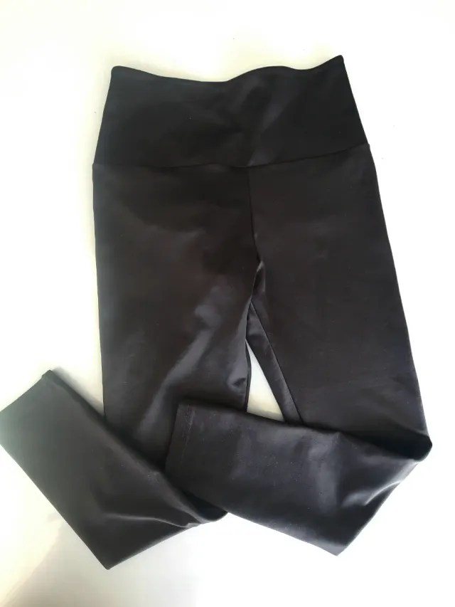 Malla deportiva negra