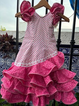 Traje de flamenca rosa y blanco