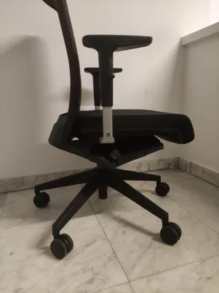 Silla Despacho ACTIU con ruedas. Ref AD44