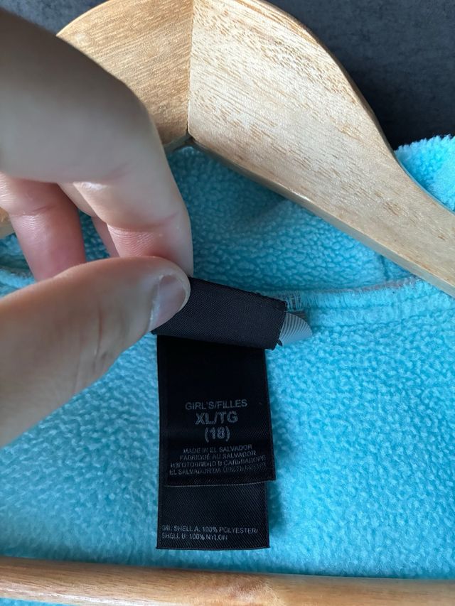 Chaqueta The North Face polar gris y turquesa