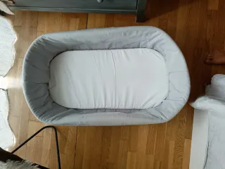 Culla in vimini e tessuto per neonato