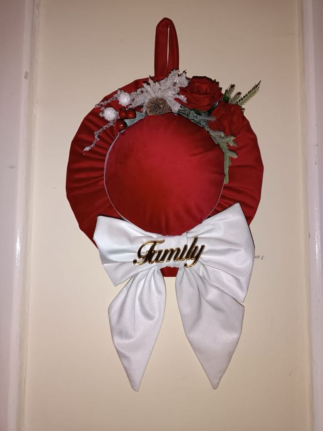 Decorazione porta natalizia a forma di cappello