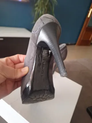 Zapatos de tacón Calvin Klein grises