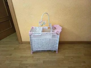 Cuna de juguete para muñecos