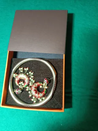 Pulsera y pendientes plateados rojos