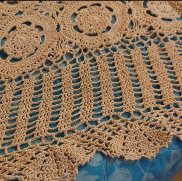 Coperta uncinetto beige fatta a mano