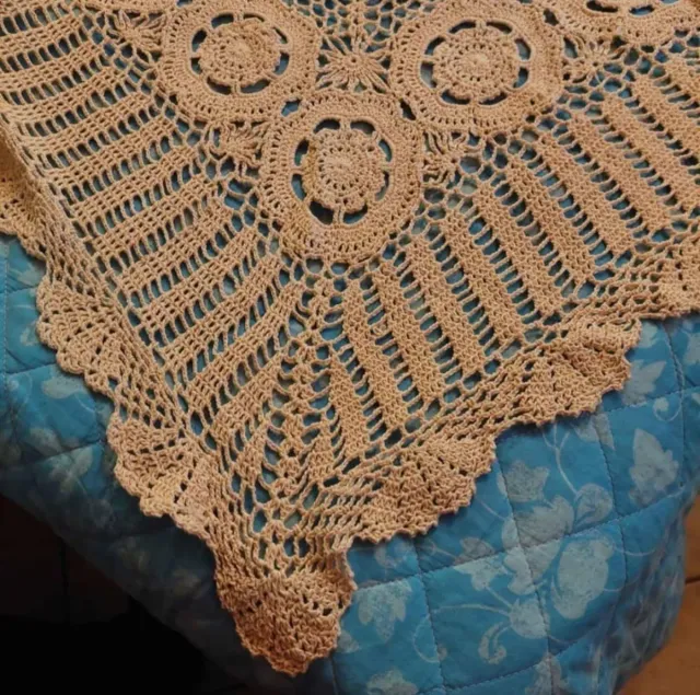 Coperta uncinetto beige fatta a mano