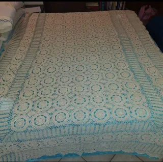 Coperta uncinetto beige fatta a mano