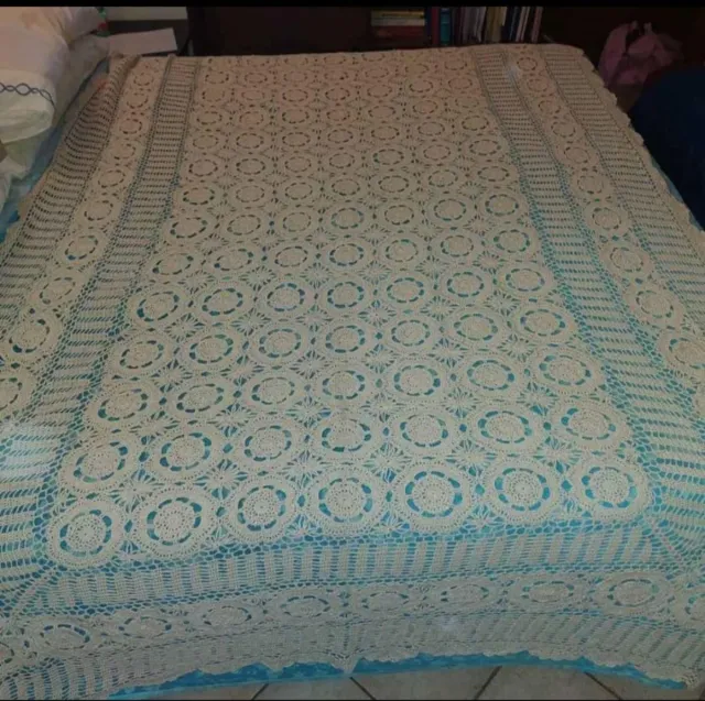 Coperta uncinetto beige fatta a mano