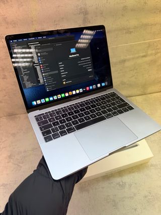MacBook Pro 13" (2017) i5 2.3GHz / 8GB RAM / 256GB