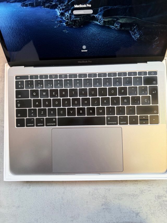 MacBook Pro 13" (2017) i5 2.3GHz / 8GB RAM / 256GB
