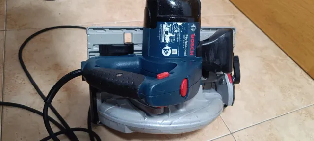 Sierra Circular GKS 65 y taladro percutor Bosch