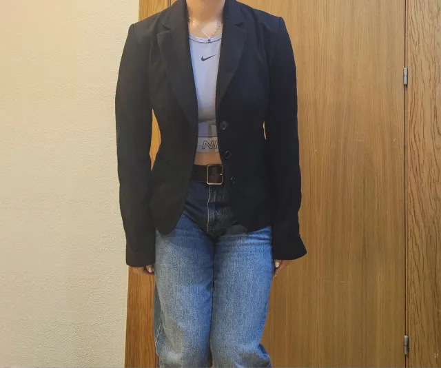 Blazer negro entallado Da forma en la cintura