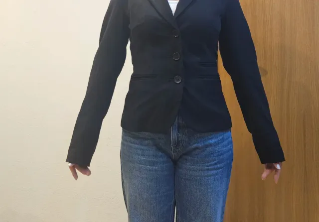 Blazer negro entallado Da forma en la cintura