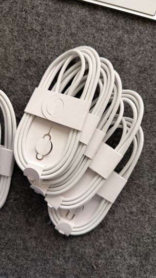 Cabo USB C 60W + Pin SIM