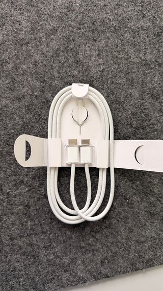 Cabo USB C 60W + Pin SIM