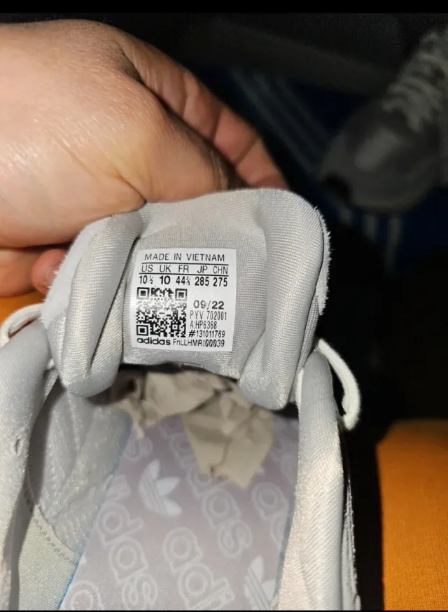 Zapatillas Adidas Grises y Plateadas