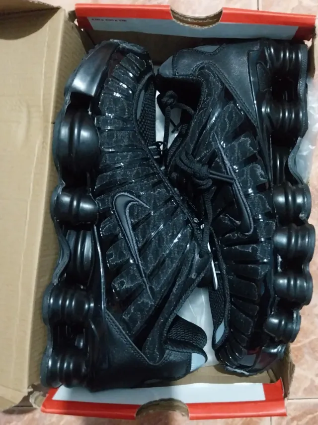 Nike Shox Talla 43 Negras totalmente nuevas.