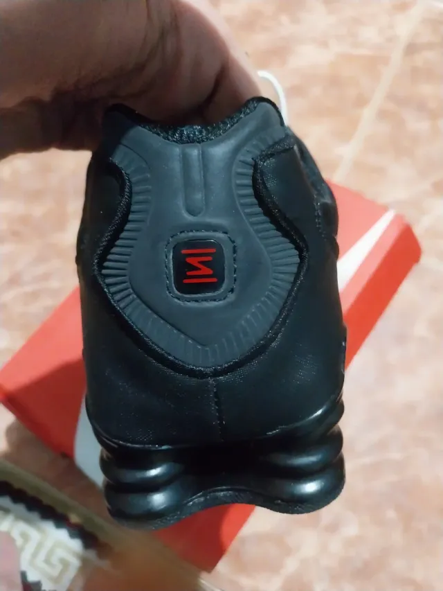 Nike Shox Talla 43 Negras totalmente nuevas.