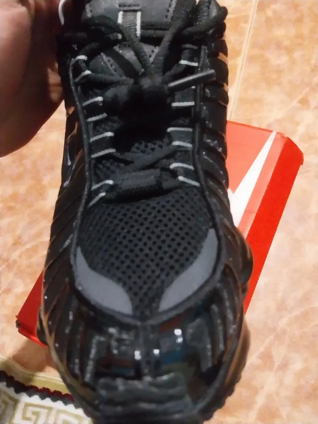 Nike Shox Talla 43 Negras totalmente nuevas.