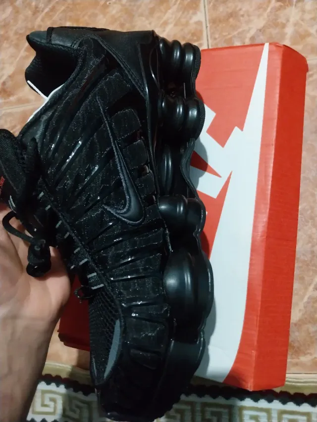 Nike Shox Talla 43 Negras totalmente nuevas.