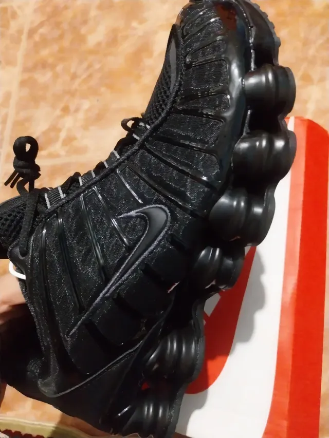 Nike Shox Talla 43 Negras totalmente nuevas.