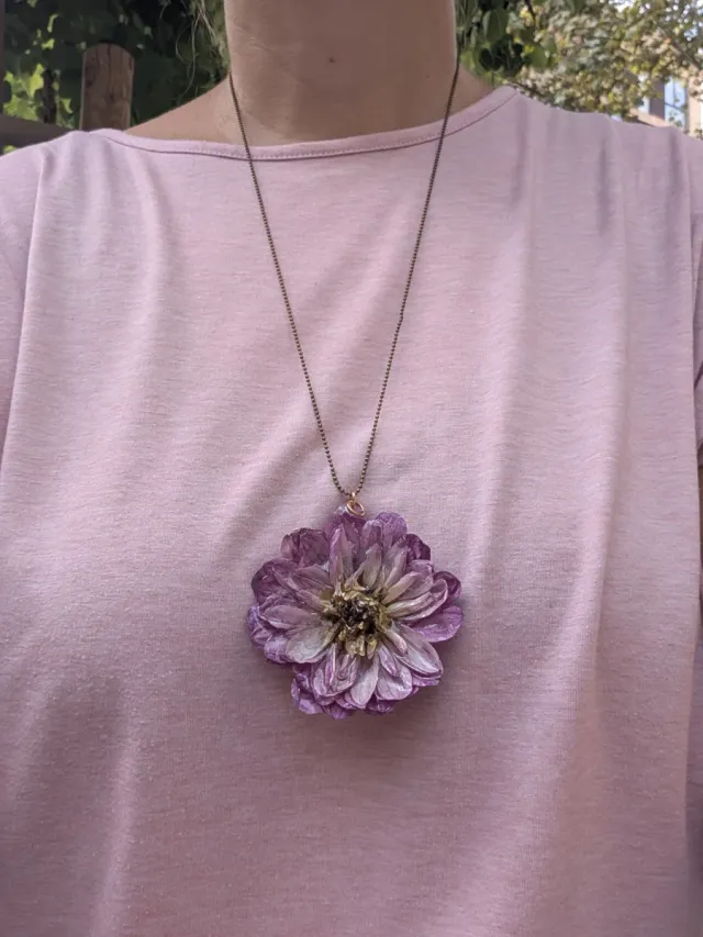 Collar Flor de dalia real especial Navidad