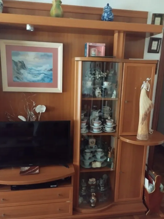 Mueble de salón madera y cristal