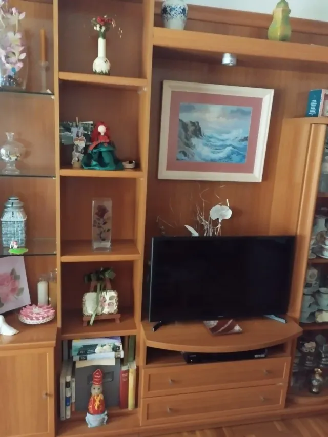 Mueble de salón madera y cristal