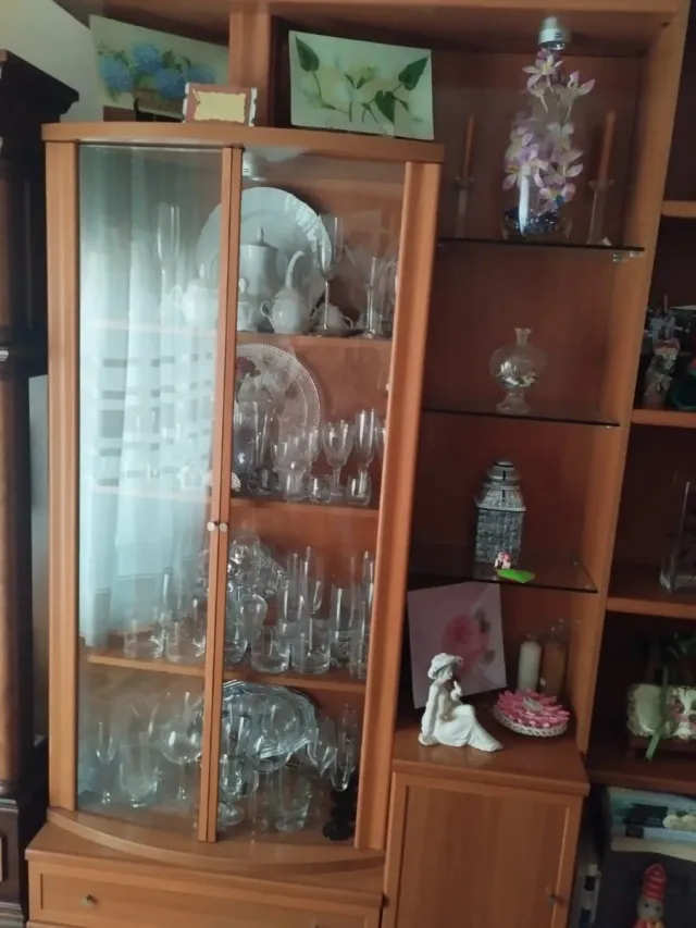 Mueble de salón madera y cristal