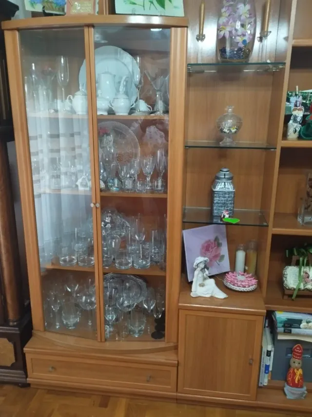Mueble de salón madera y cristal