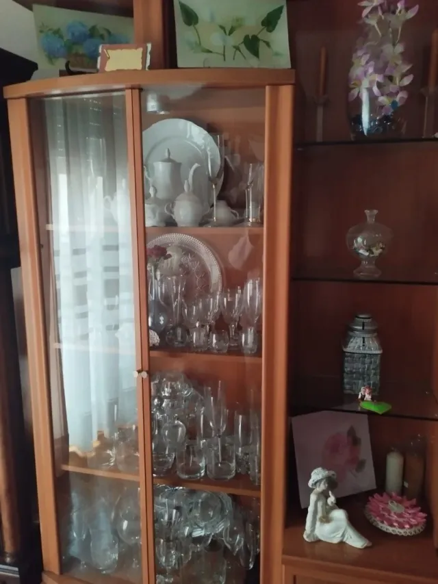 Mueble de salón madera y cristal