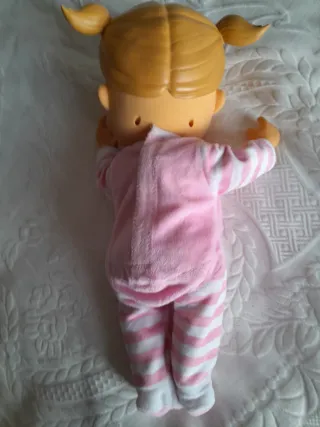 Bambola neonata con pigiamino rosa