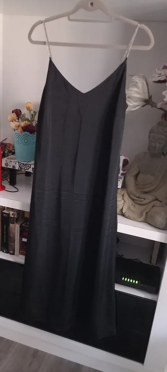 Vestido lencero negro pedrería