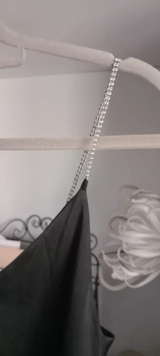 Vestido lencero negro pedrería